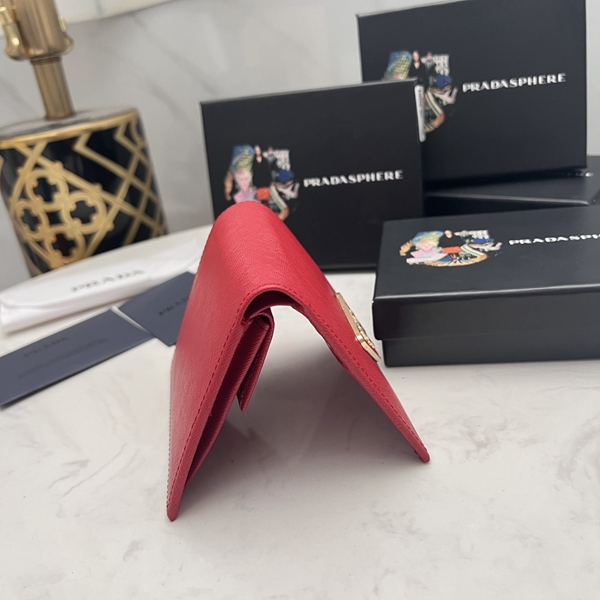 プラダ財布コピー側面デザイン